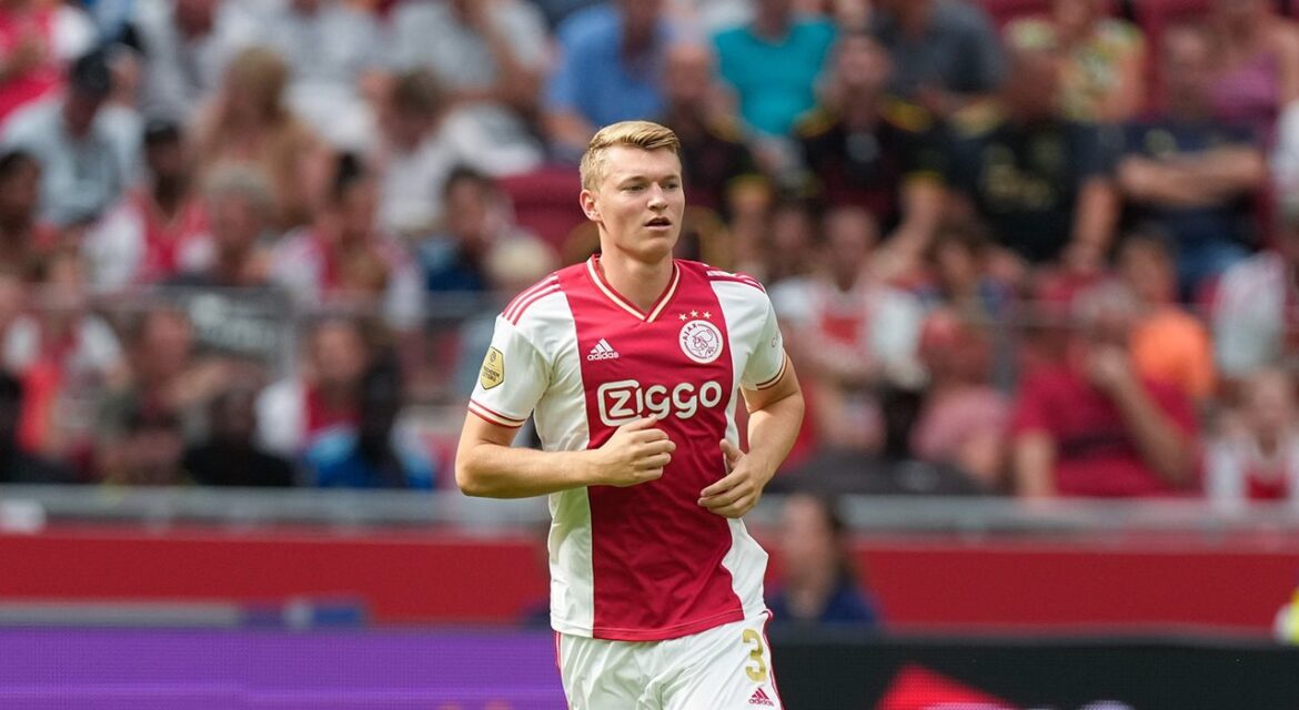 Tìm hậu vệ mới, Liverpool trở lại với cựu cầu thủ Ajax này
