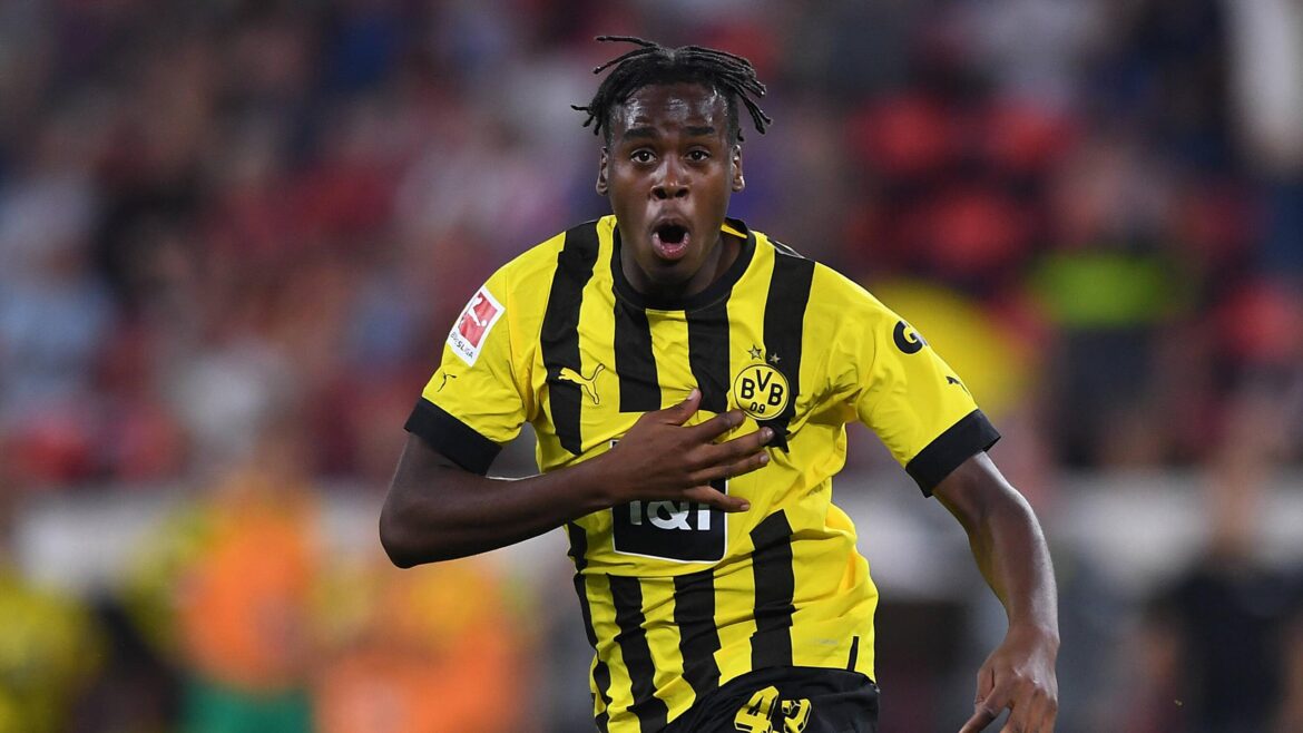 Chelsea và Arsenal tranh giành sao trẻ Borussia Dortmund